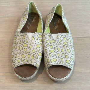 TOMS leopard open toe shoes